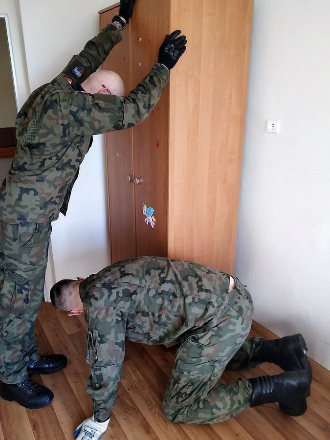 Tak żołnierze pomagają w opolskich placówkach...