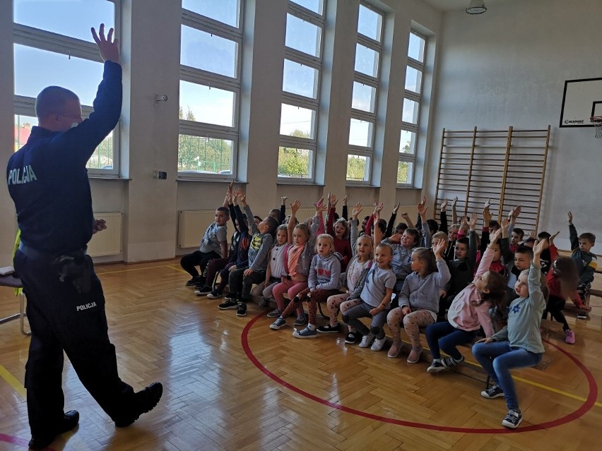 Dzielnicowi z Grębowa edukowali uczniów ze szkół w gminie (ZDJĘCIA)
