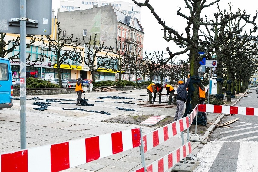 Prace na placu Adamowicza w Szczecinie. Zakończenie do 30 czerwca. Treść tablicy jeszcze nieznana [ZDJĘCIA]