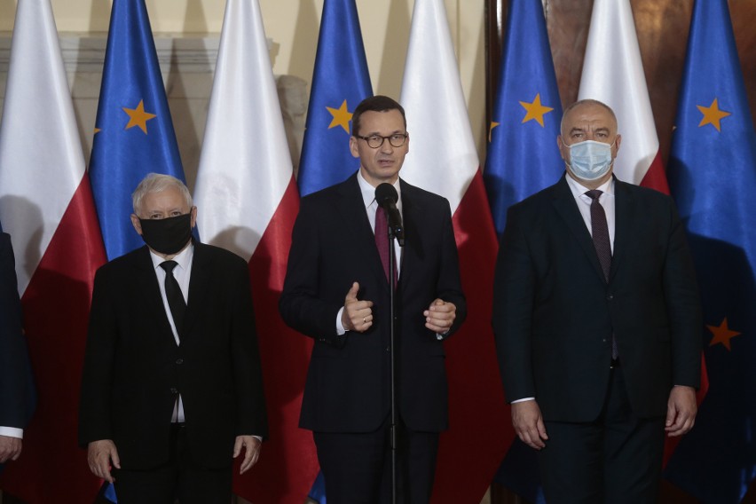 Rekonstrukcja rządu. Premier Morawiecki przedstawił nowy skład rządu. "Ruszamy w nowym składzie z prezesem Kaczyńskim"