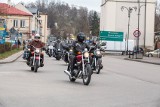 Parada motocyklowa ulicami Pińczowa. Motocykliści rozpoczęli sezon. Zobacz zdjęcia