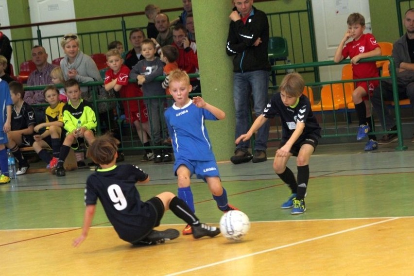 Triumf piłkarzy AP Ostrów Mazowiecka. Zobacz zdjęcia i wideo