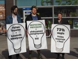 Młodzieżowy Strajk Klimatyczny w Łodzi. Młodzi ludzie na ul. Piotrkowskiej zaprezentowali wymieranie naszej planety i ludzkości