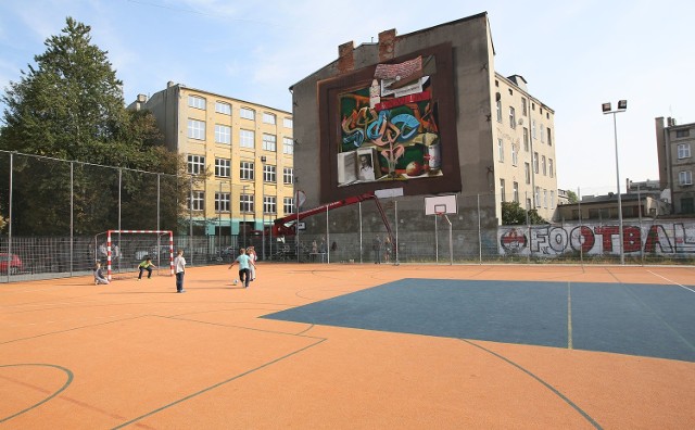 Dzięki Fundacji Urban Forms w Łodzi powstało kilkadziesiąt dużych murali. Teraz FUF zwraca się ku pracom związanym z „łódzkością”