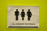 Wojna o toalety. Ubikacje gender na Ukrainie "po prostu nieludzkie"