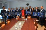 Powiat oświęcimski. Samorządy otrzymały blisko 30 mln złotych dofinansowania na remonty dróg [ZDJĘCIA]