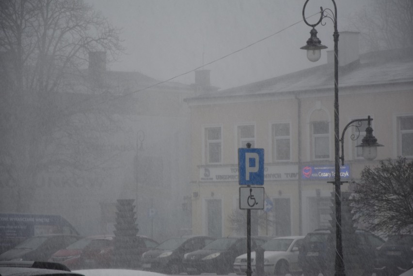 Burza śnieżna nad sieradzkim Rynkiem! Były wyładowania