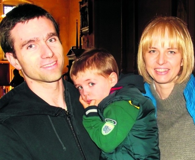Anna i Adrian Walis z 2,5-letnim synkiem Mikołajem przyjechali na uroczystości aż z  południa Polski