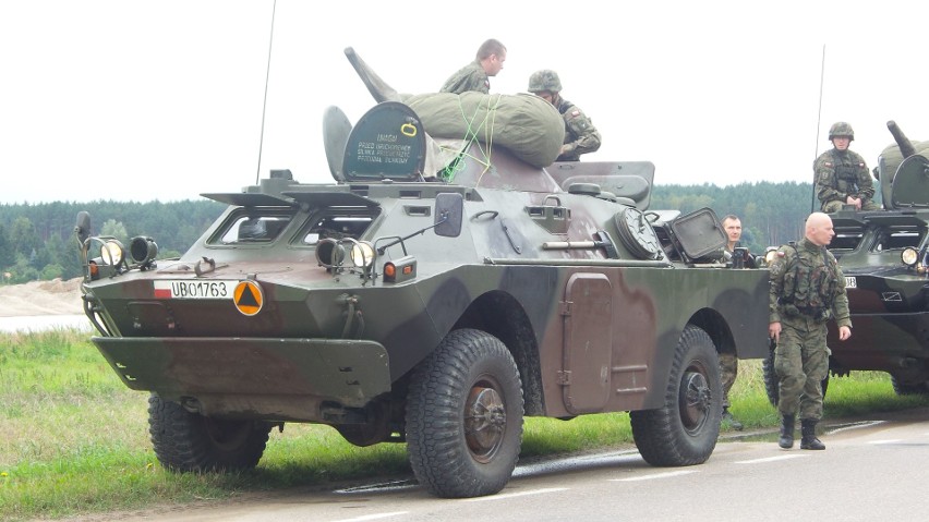 Polski oddział żołnierzy pancernych zaparkował w Wasilkowie...