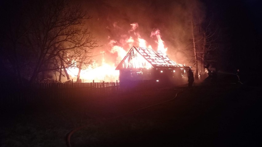 Kozarze. Pożar stodoły gasiło dziesięć zastępów straży...