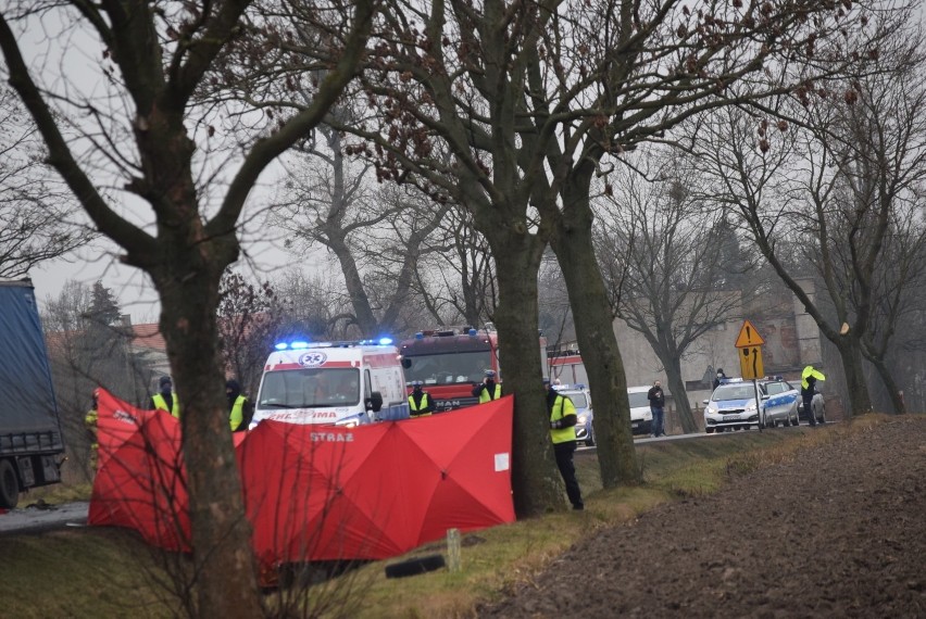 Śmiertelny wypadek na DK15 w Czeluścinie. Zginęły dwie...