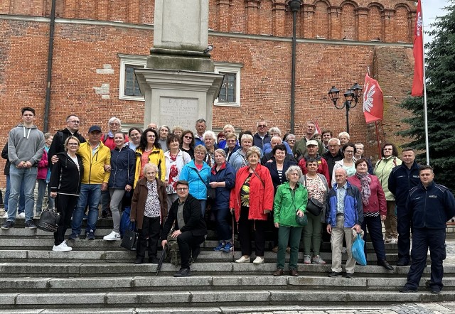 Seniorzy z Włoszczowy na Rynku w Sandomierzu. Więcej na następnych zdjęciach >>>