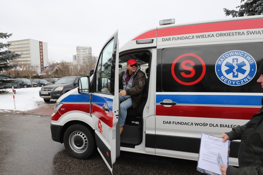 Jurek Owsiak przyjechał nowoczesną karetką do Białegostoku. To warty ponad 500 tys. zł dar dla Dziecięcego Szpitala Klinicznego [ZDJĘCIA] 