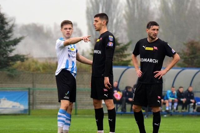 Oskar Potoczny (z lewej) świetnie prezentował się w III lidze. Grał także w Fortuna Pucharze Polski przeciwko Cracovii.