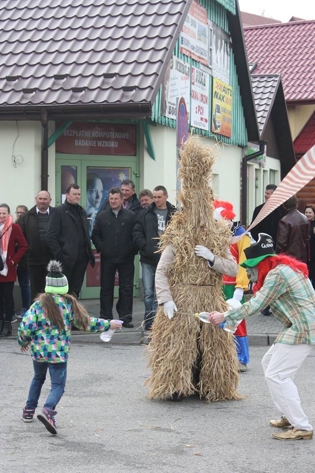 Dziady Śmiguśne w Wiśniowej w czasach sprzed pandemii