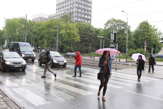 Czeka nas typowe polskie lato - może być deszczowo.