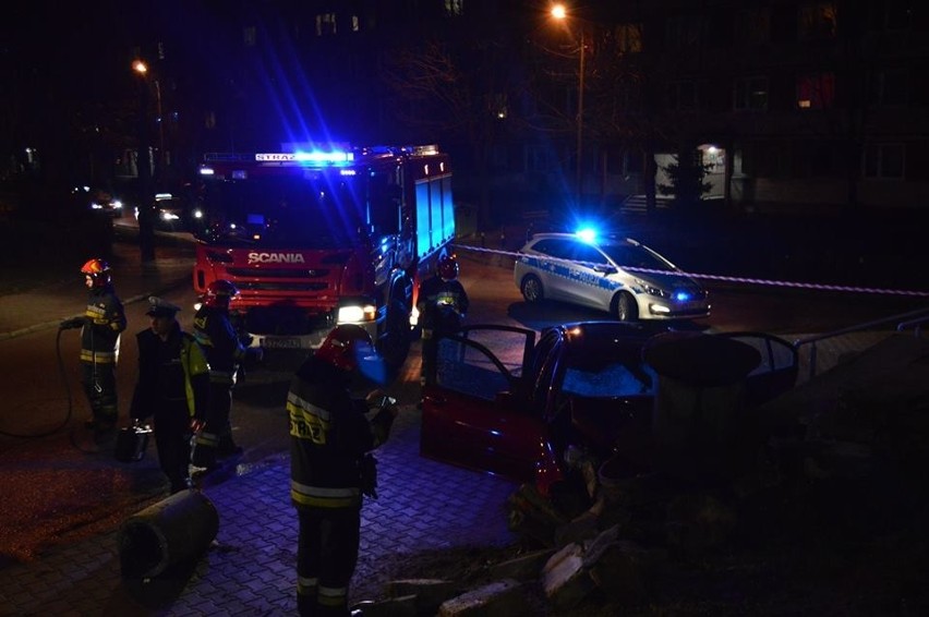 Wypadek w Jastrzębiu: Wjechał BMW w studzienkę