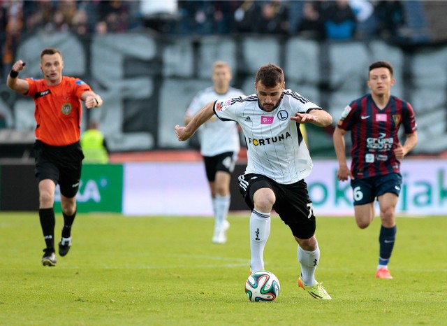 Szczecin 23 05 2015mecz 34 kolejki t mobile ekstraklasy pomiedzy pogonia szczecin a legia warszawa wygranym przez pilkarzy ze stolicy 1-0na zdjeciu jaroslaw przybyl sedzia orlando sa michal walskifot. andrzej szkocki / glos szczecinski / polska prress