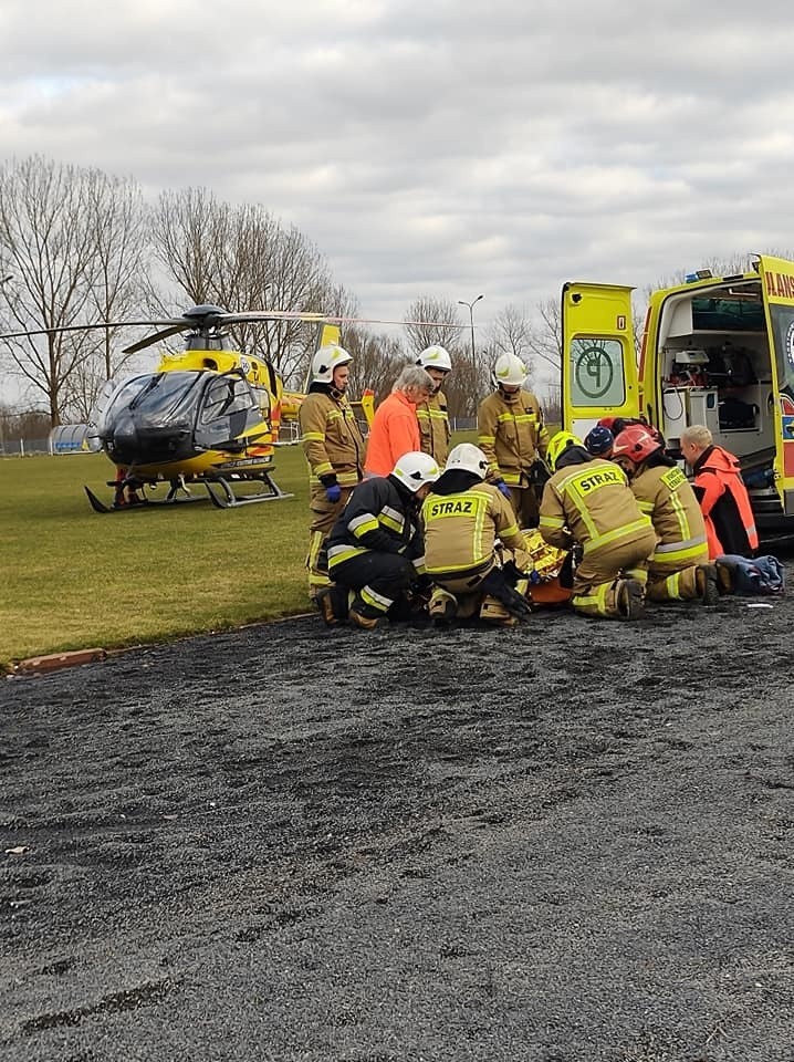 Helikopter Lotniczego Pogotowia Ratunkowego wylądował w Wierzbicy pod Radomiem. Co się stało?