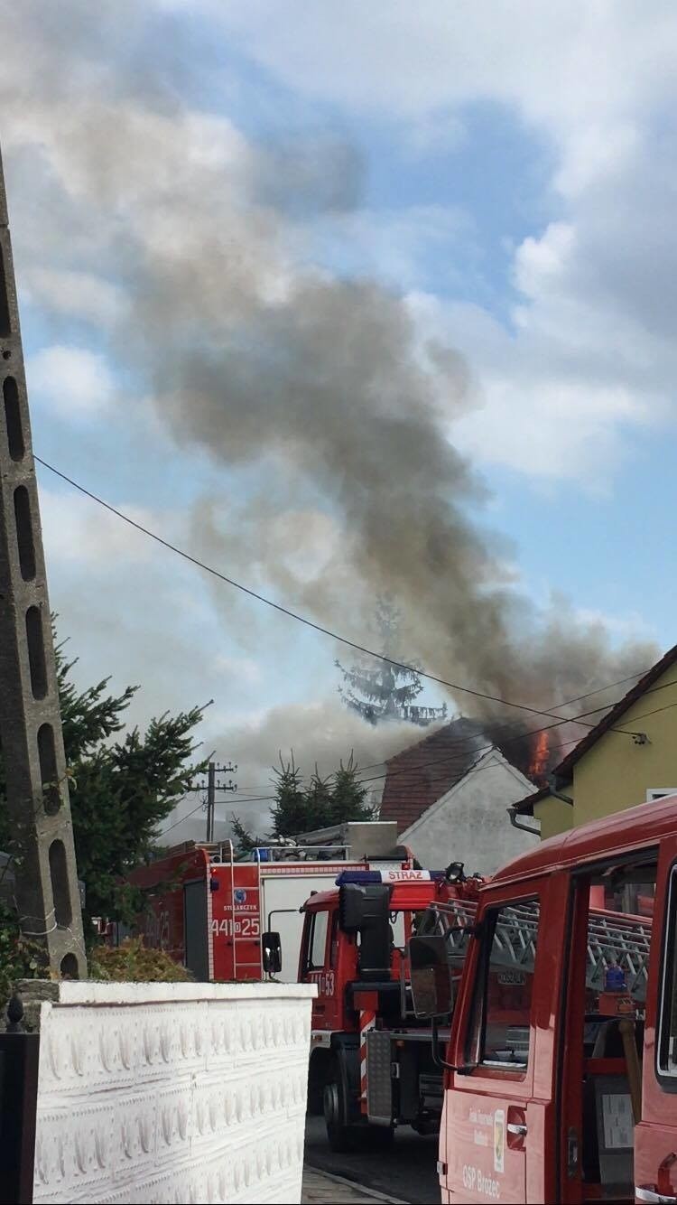 Spłonął dom jednorodzinny w Brożcu w powiecie krapkowickim....