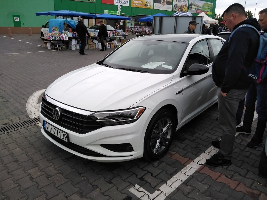 Białystok. Takie samochody wystawiono w niedzielę - 23.05.2021 - do sprzedaży na giełdzie przy Andersa [zdjęcia]