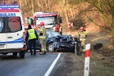 Samochód osobowy zderzył się z ciężarówką na DK16 pod Grudziądzem [zdjęcia]