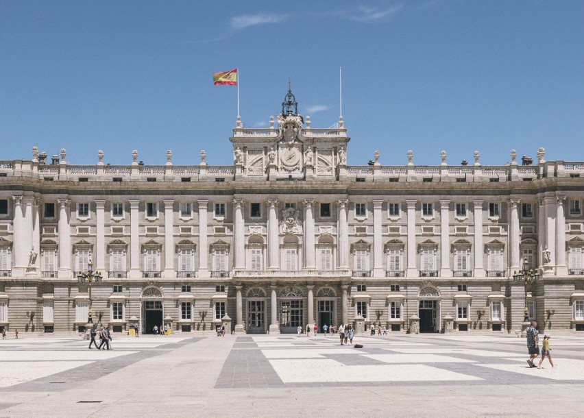 Palacio Real de Madrid, największy pałac w Europie, to...