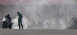 Palenie gumy, jazda na stojąco, dużo dymu i hałasu! Motocykliści wyjechali na ulice! (wideo, galeria) 
