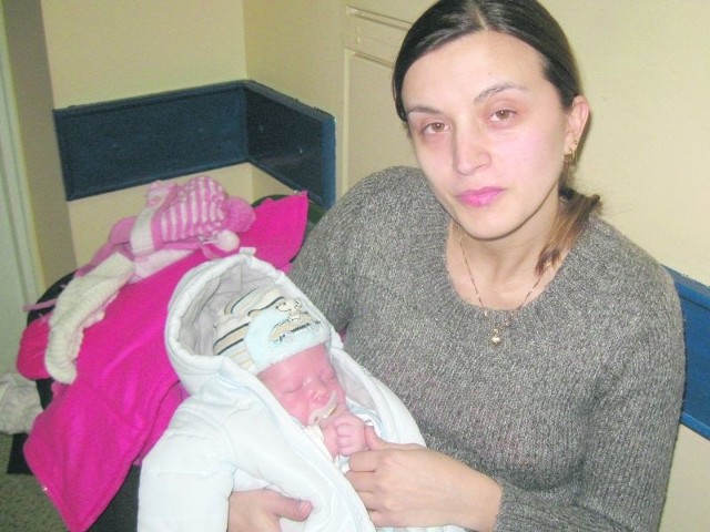 - Z pewnością przydałaby się nowa pediatria - mówi Agnieszka Ciszak z synkiem Dominikiem. - Warunki na starym oddziale są bardzo skromne.