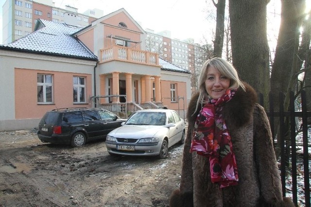 Dyrektor Zofia Wesołowska bardzo cieszy sie, ze jej wychowankowie będą mogli zamieszkać w tym domu.
