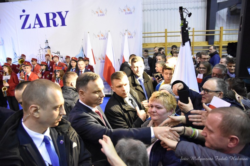 Prezydent Polski Andrzej Duda do Żar przyjechał około 17.50....