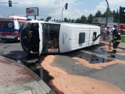 Wypadek w Wieliczce. Zderzenie busa z samochodem osobowym na DK 94