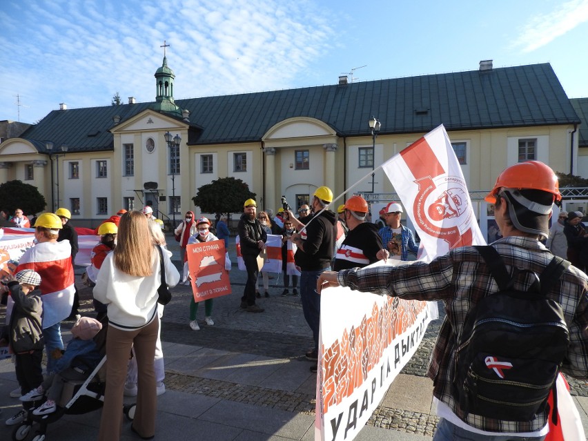 3.1o.2021, Białystok. Manifestacja Białorusinów w centrum...