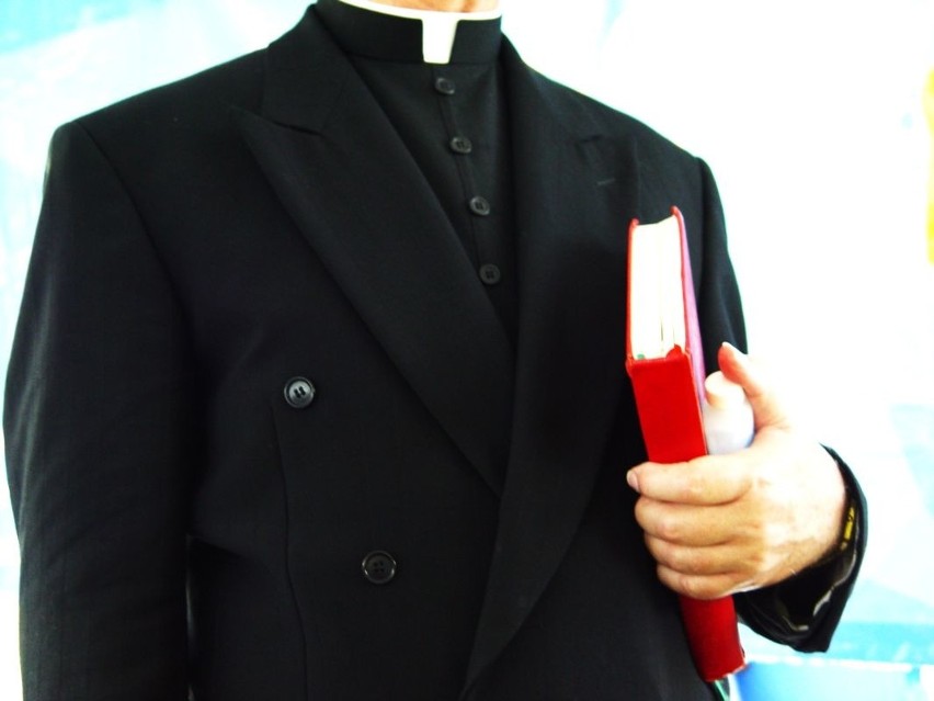 Wierni: Duchowni są chciwi i łamią celibat