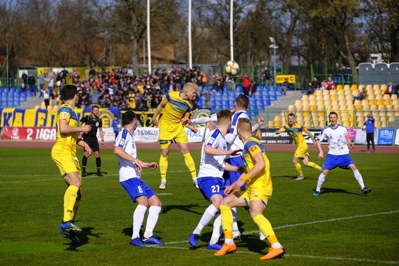 Elana Toruń pokonała 2:1 (0:1) Błękitnych Stargard w meczu...