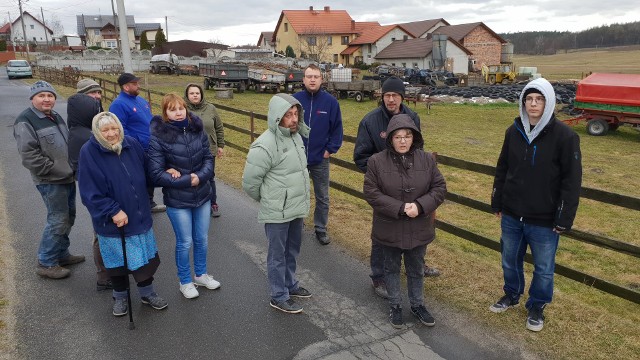 Mieszkańcy Balcarzowic napisali już skargę do burmistrza i starosty. Przekonują, że obora może stanąć z dala od domów, tam, gdzie rolnik ma inne swoje grunty.