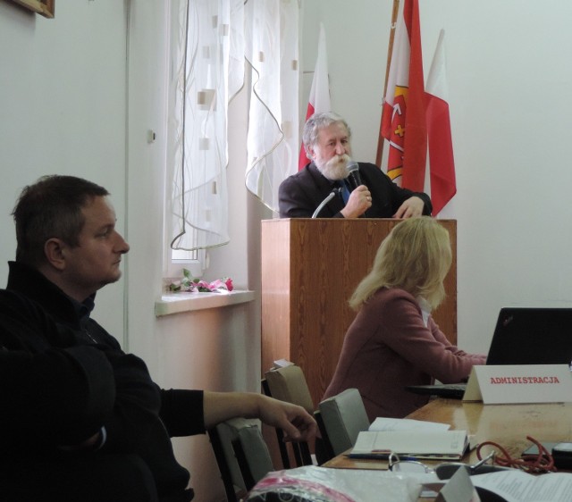 Burmistrz Ewaryst Matczak przyjął część uwag radnych i zgodził się na wykreślenie, niektórych inwestycji zaplanowanych na 2017 rok