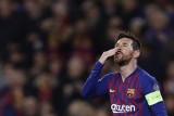 Barcelona - Lyon. Szymon Marciniak podyktował kontrowersyjny rzut karny, Messi jak Panenka