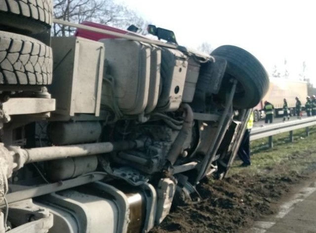 Do takich wypadków na drogach szybkiego ruchu dochodzi często.