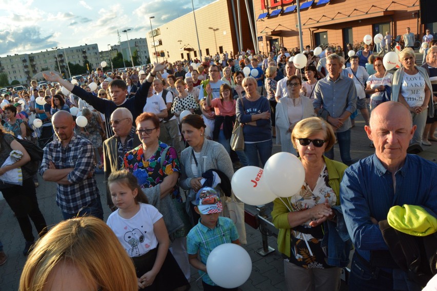 Koncert Uwielbienia w Ostrołęce [ZDJĘCIA+WIDEO]