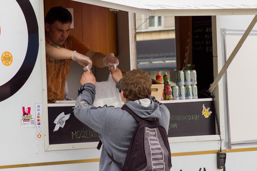 Zlot food trukców na rynku w Katowicach