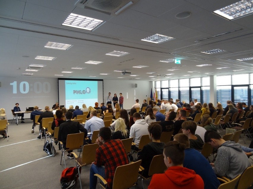 W Słupskim Inkubatorze Technologicznym uczniowie prezentowali pomysły na własne firmy (zdjęcia)