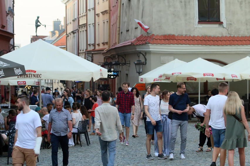 Koronawirus? Jaki koronawirus? Tłumy na deptaku, tłoczno na Starym Mieście. Zobacz zdjęcia 