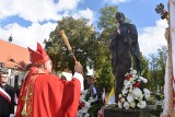 W Solcu Kujawskim stanął pomnik ks. Jerzego Popiełuszki. Ufundowała go firma Solbet