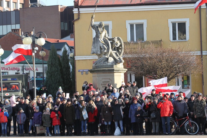 Na Placu Bartosza Głowackiego w Tarnobrzegu  „Terytorialsi” wypowiedzieli rotę przysięgi wojskowej. Było bardzo uroczyście (duzo zdjęć)