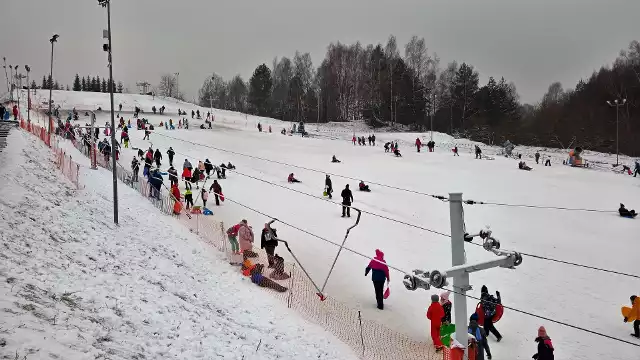 Bytom: Sport Dolina. Stok narciarski zmienił się w górkę dla sanek. Na  ferie 2021 Opolanie jadą nie tylko w Góry Opawskie [ZDJĘCIA] | Nowa Trybuna  Opolska