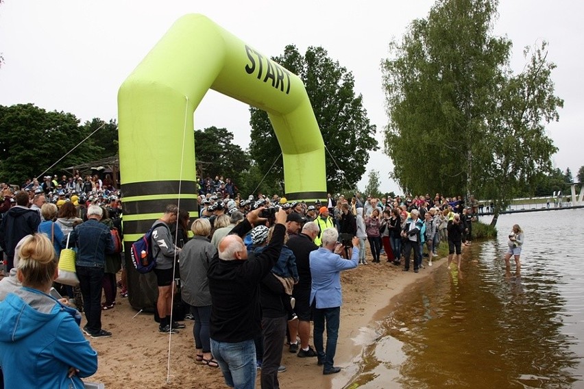 Emocjonujący i ciekawy Wtórpol Triathlon 2019. W Skarżysku-Kamiennej zjawiło się kilkuset zawodników, w tym krajowa czołówka [ZDJĘCIA]