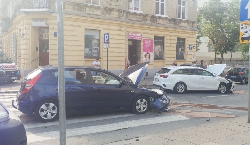 Groźny wypadek w centrum Łodzi. Po godz. 12 na skrzyżowaniu...