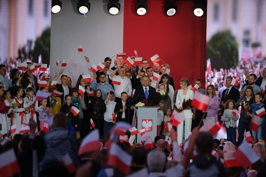 Andrzej Duda zyskuje w sondażach