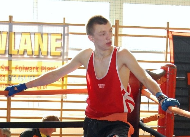 Na ringu w Busku Damian Falecki okazał się najlepszym pięściarzem wśród juniorów w wadze 64 kg.